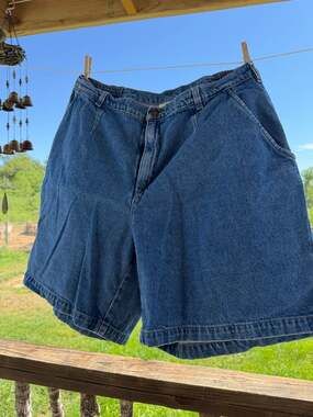 Vintage Elisabeth by Liz Claiborne High Waisted Pleated Denim Mom Shorts Size 20